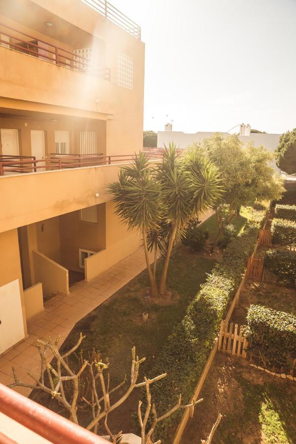 Magnífico duplex renovado con piscina garaje y jardín, frente a la playa de los Caños de Meca. Exterior foto