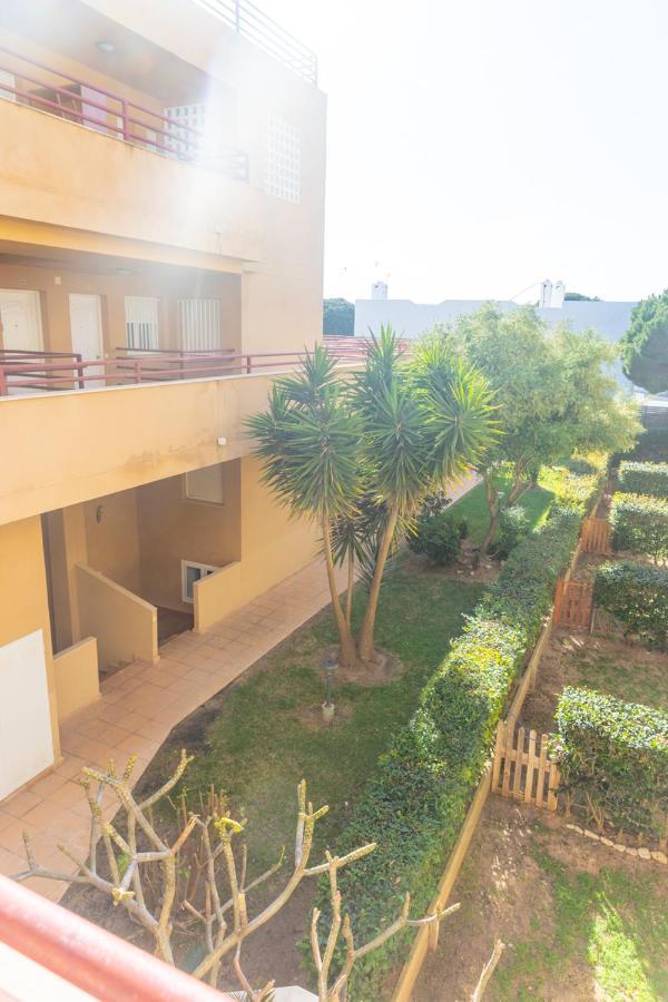 Magnífico duplex renovado con piscina garaje y jardín, frente a la playa de los Caños de Meca. Exterior foto