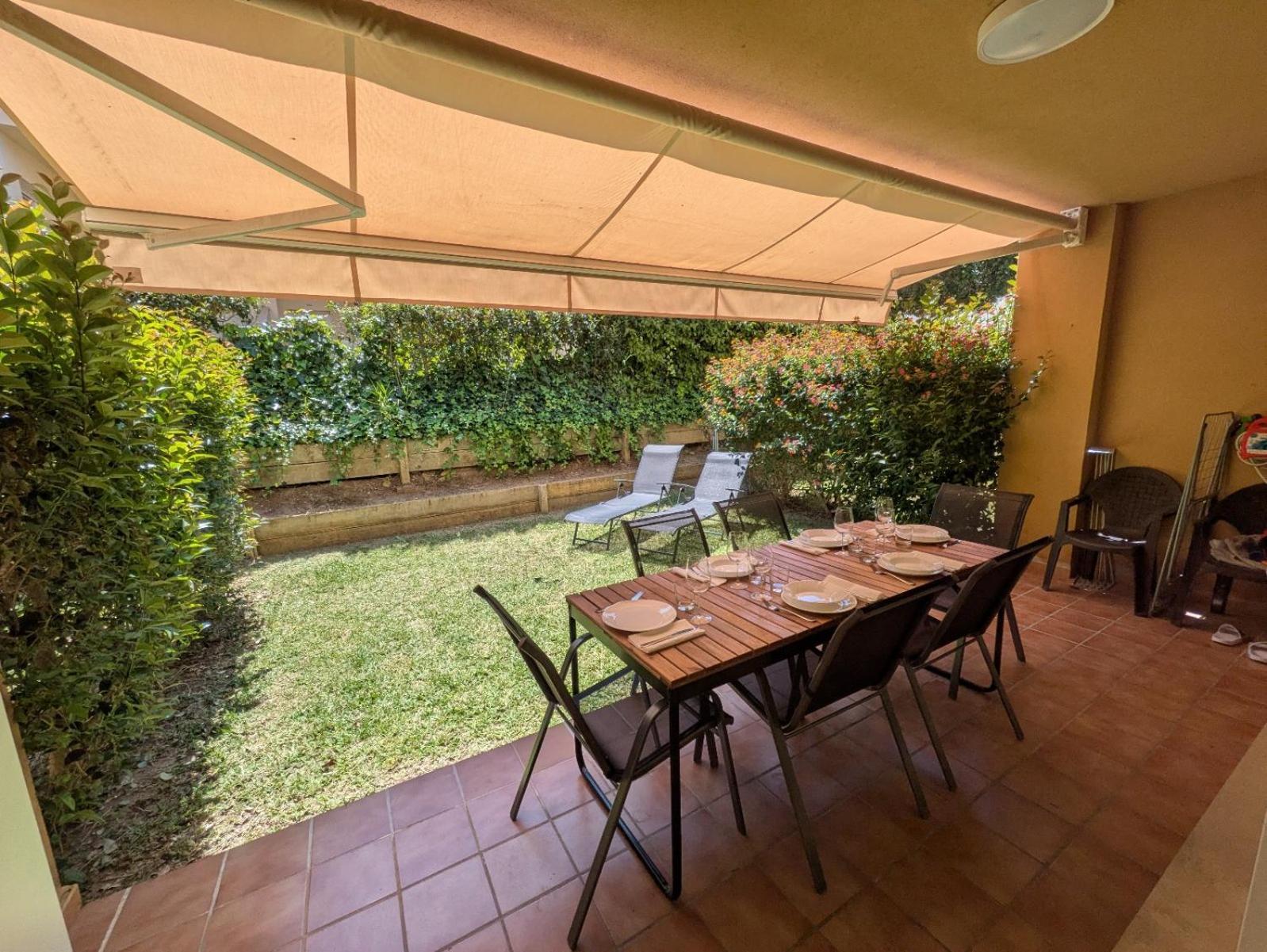 Magnífico duplex renovado con piscina garaje y jardín, frente a la playa de los Caños de Meca. Exterior foto