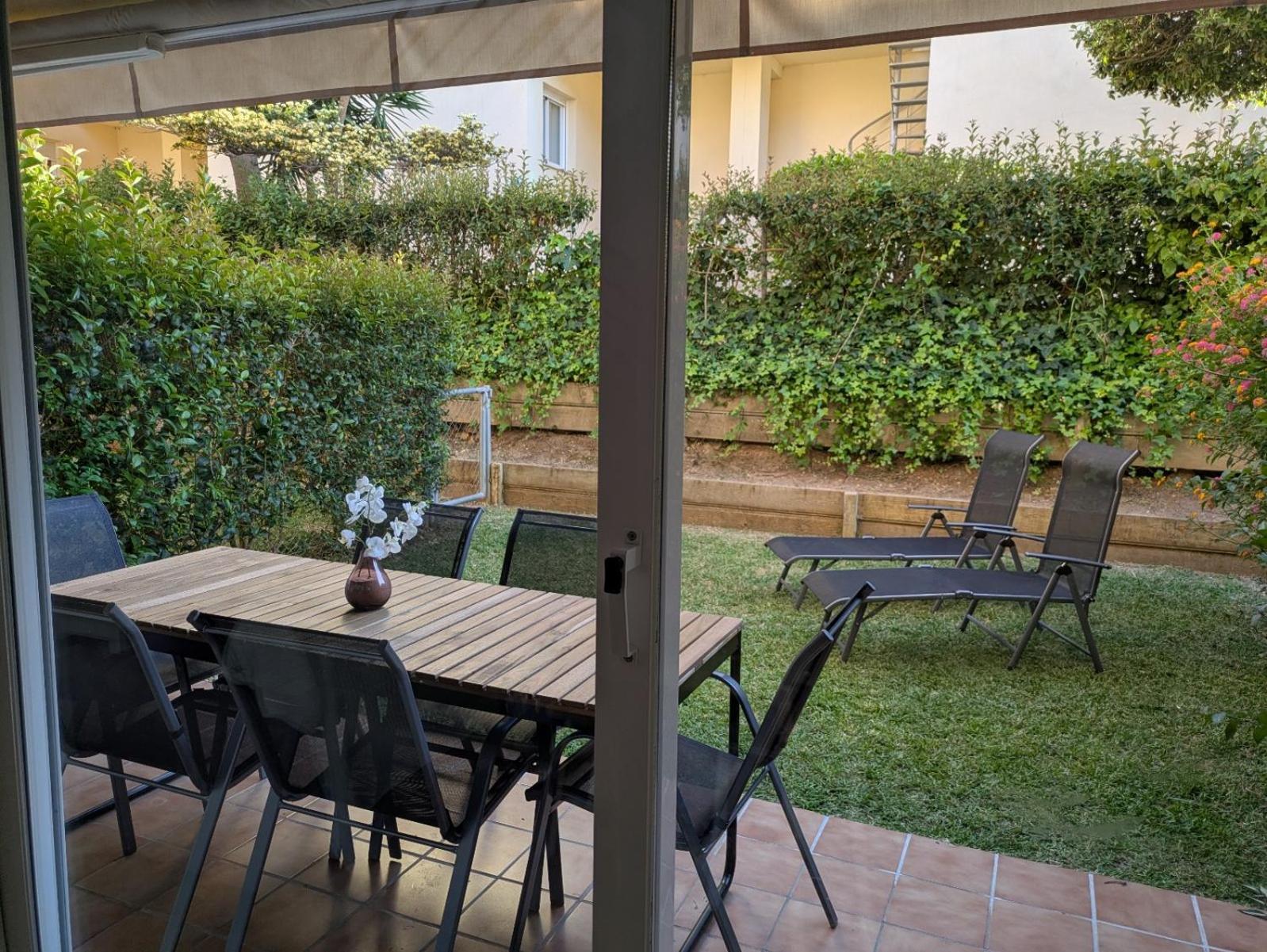 Magnífico duplex renovado con piscina garaje y jardín, frente a la playa de los Caños de Meca. Exterior foto