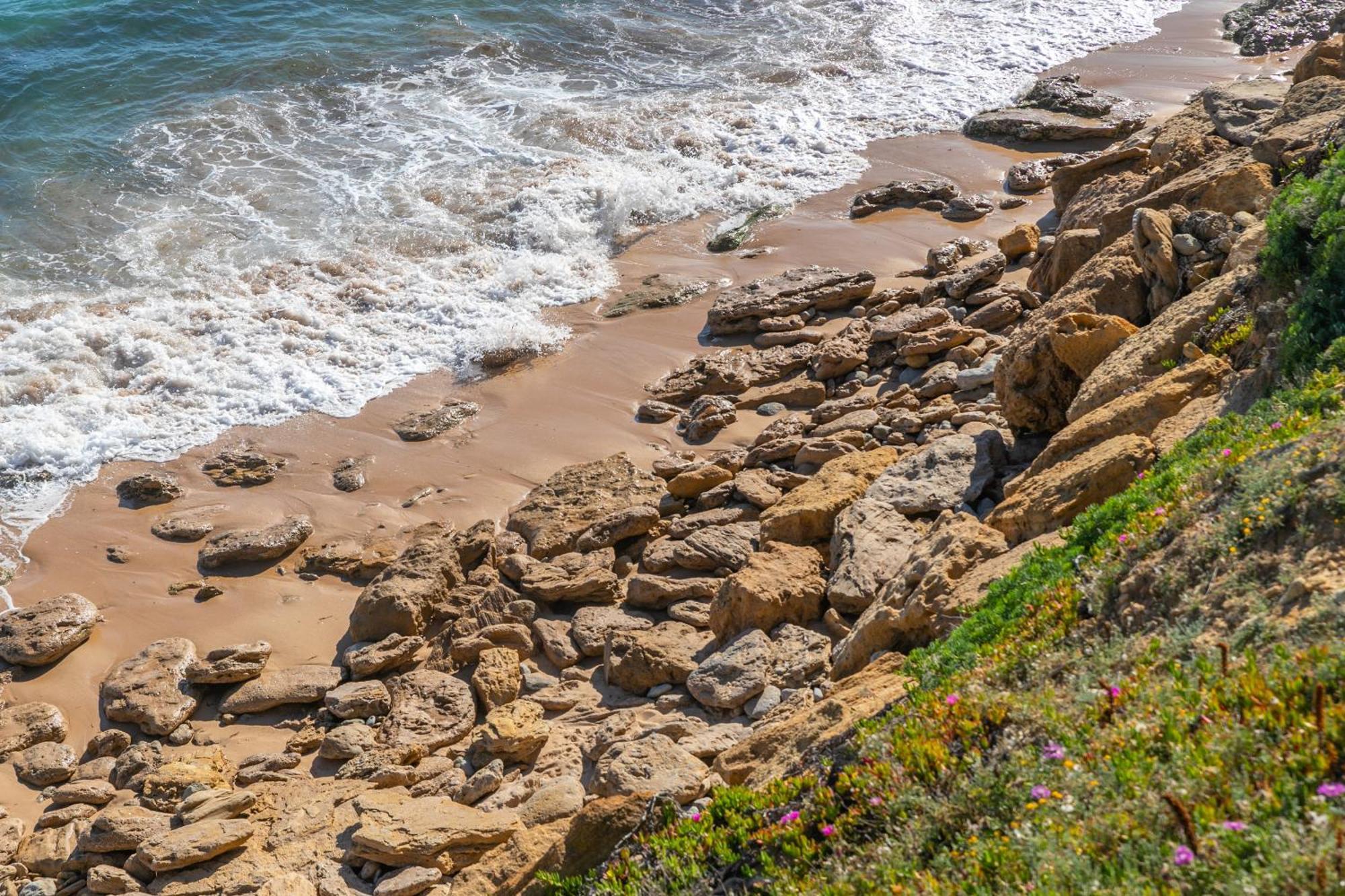 Magnífico duplex renovado con piscina garaje y jardín, frente a la playa de los Caños de Meca. Exterior foto
