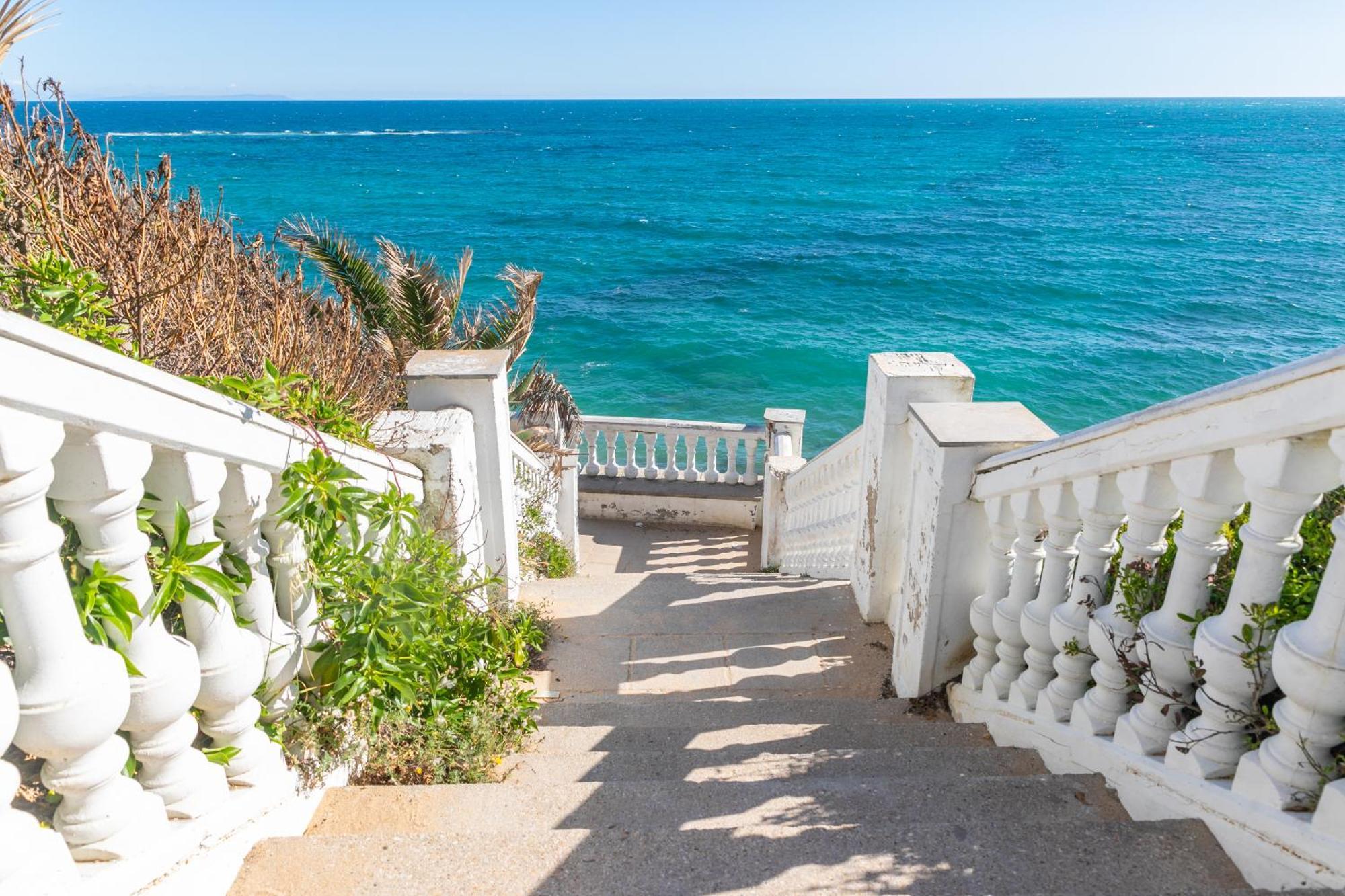 Magnífico duplex renovado con piscina garaje y jardín, frente a la playa de los Caños de Meca. Exterior foto