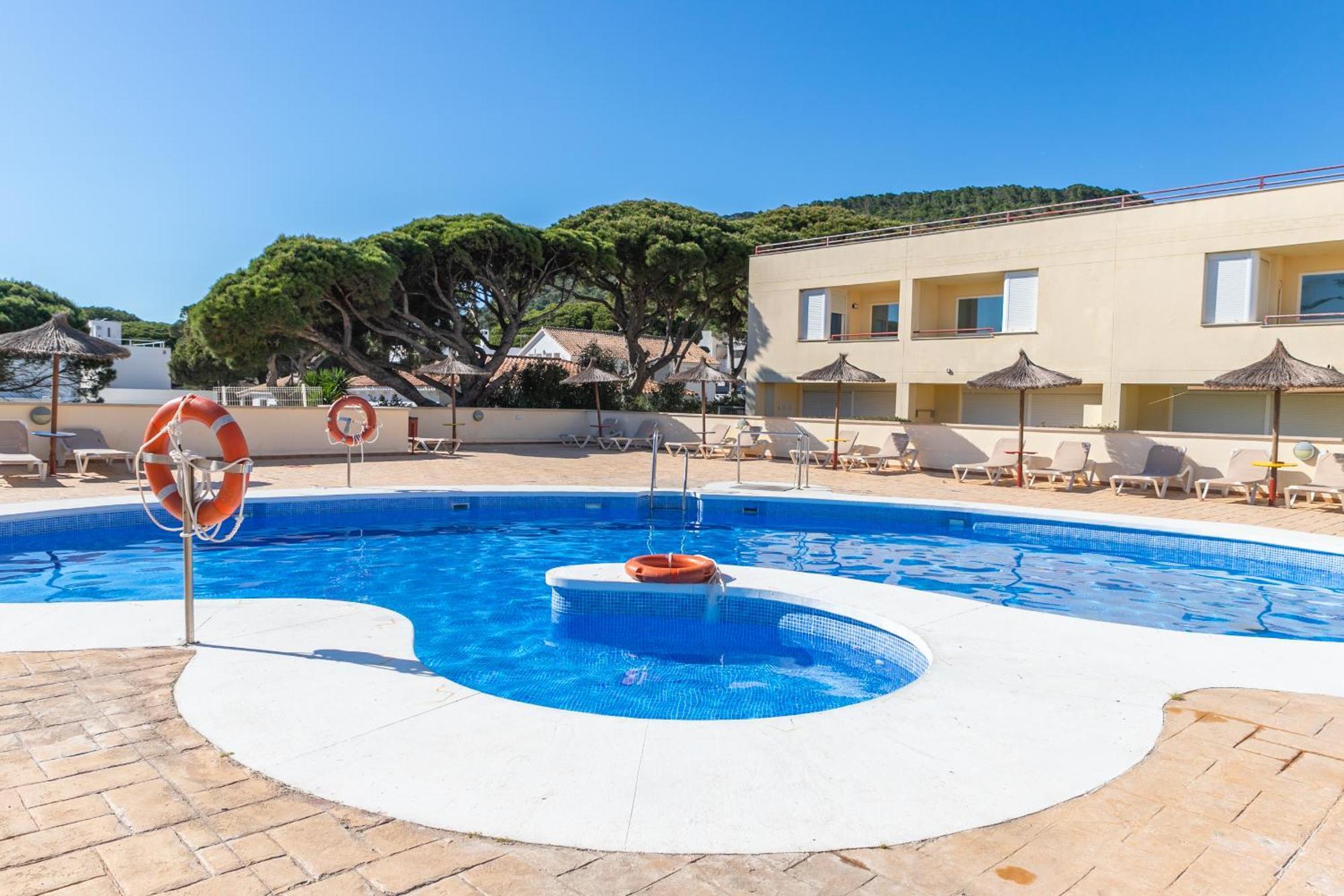 Magnífico duplex renovado con piscina garaje y jardín, frente a la playa de los Caños de Meca. Exterior foto